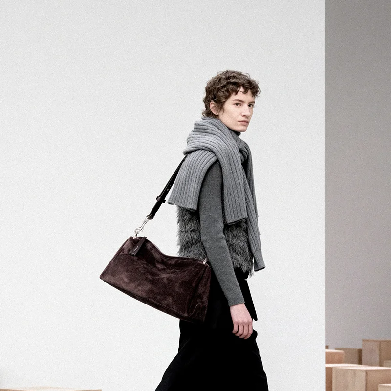 Borsa geometrica nubuck top grain view 4
