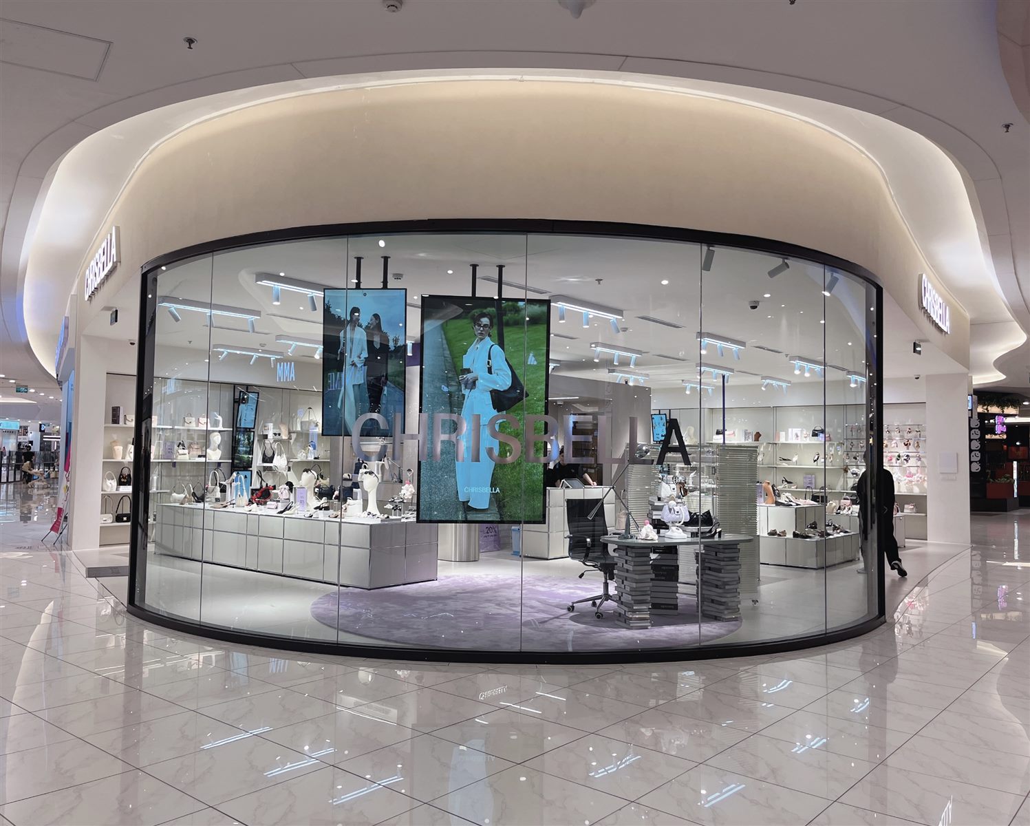Handbag brand storefront for local distribution and retail expansion